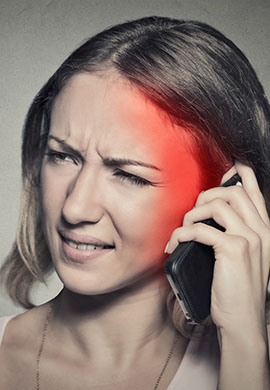 11-14一位女士打电话时侧脸被烫伤，是手机辐射所致？图-2.jpg