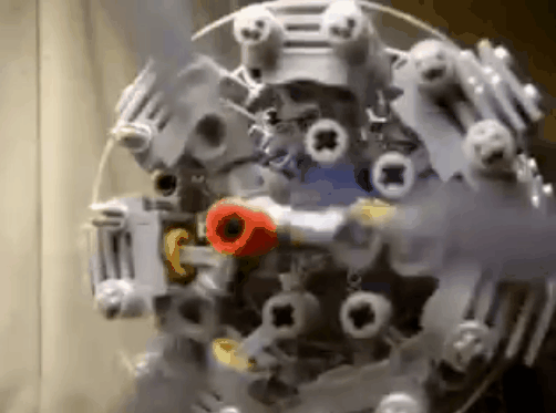 牛！乐高积木拼出28缸引擎：完美运行