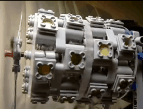 牛！乐高积木拼出28缸引擎：完美运行