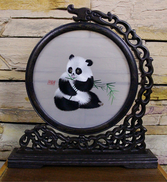 蜀绣坐屏-熊猫