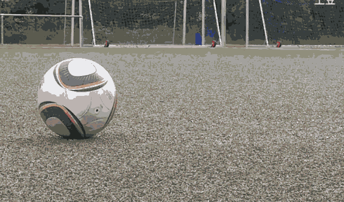 踢电梯球要选择气门芯所在的位置(网络图)