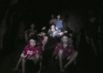 泰国少年足球队被困溶洞已经17天了，为啥救援工作这么难？